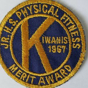 VINTAGE KIWANIS 1967 JOHN DWYER JR HS BX NY PHYSICAL FITNESS MERIT AWARD PATCH